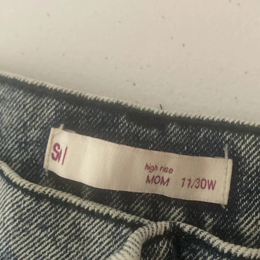 SO high rise MOM JEAN acid wash denim raw edge hem retro jean size 11 / 30 - Picture 13 of 16